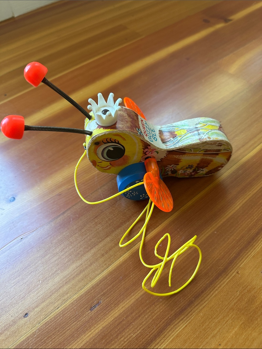 🐝 Vintage 1958 Fisher Price Queen Buzzy Bee pull toy works
